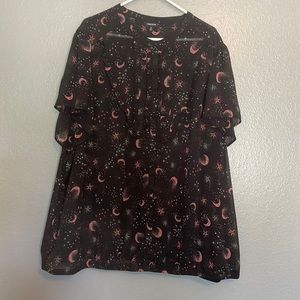 Torrid size 6 beautiful moon and star shirt!
